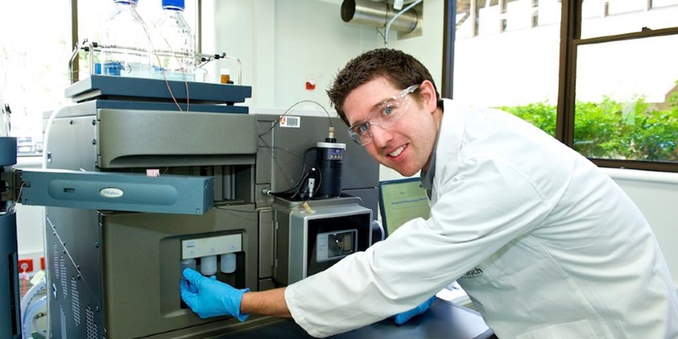 Dr Joel Gummer working in a laboratory at Murdoch University