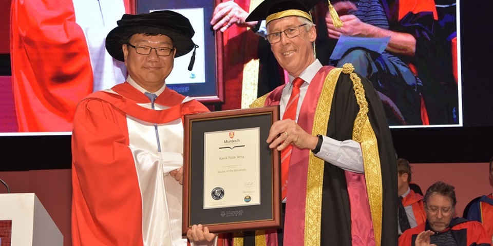 Dr Kwok Fook Seng and Murdoch University Chancellor Gary Smith