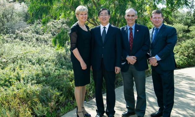 DVC International Lyn Karstadt, Qingdao Agricultural University President Song Xiyun, DVC Research and Innovation David Morrison and PVC Simon McKirdy, Harry Butler Institute