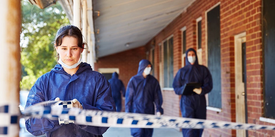 Murdoch students work at simulated crime scene.