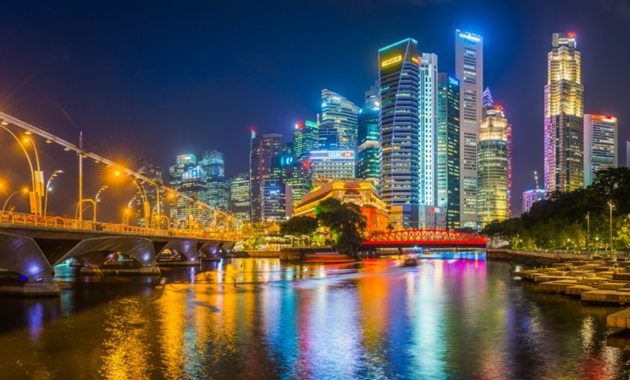 Night view of Singapore river and buildings