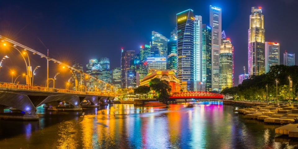 Night view of Singapore river and buildings