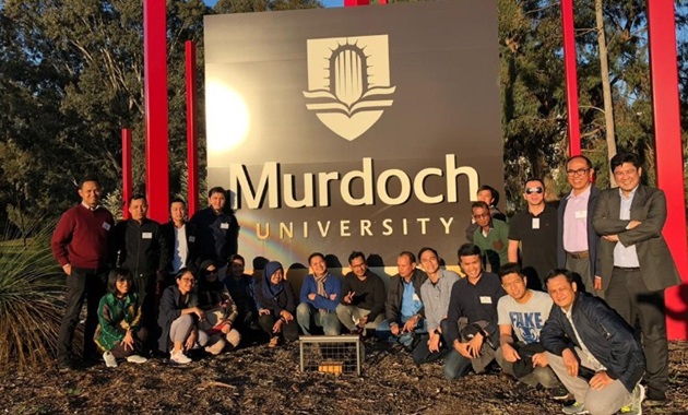 Renewable energy course group at Murdoch