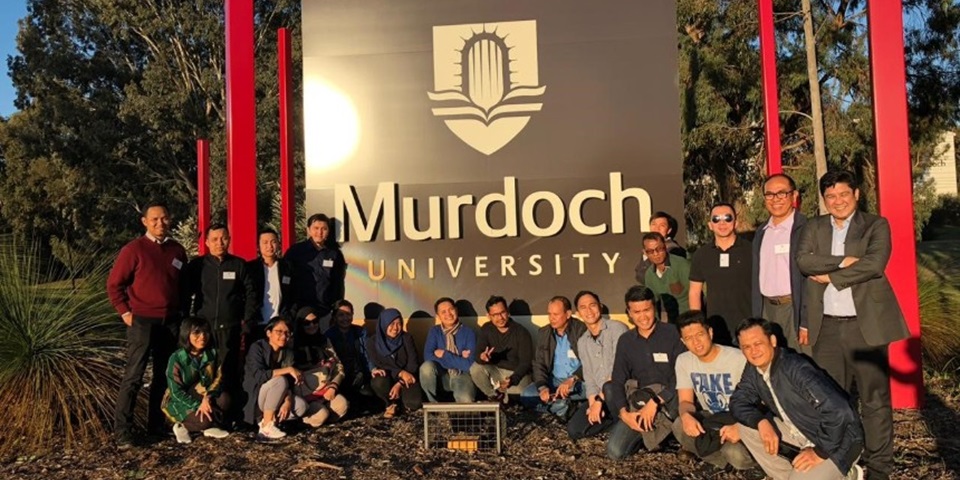 Renewable energy course group at Murdoch