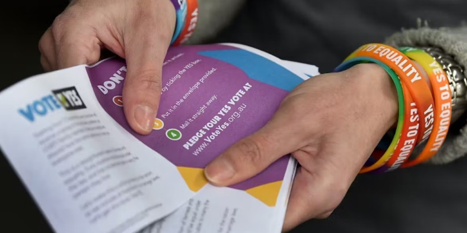 Person holding voting pamphlets for the referendum