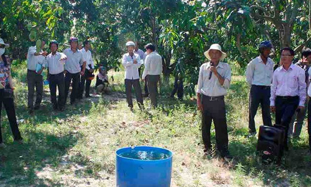 Vietnamese farmers feature